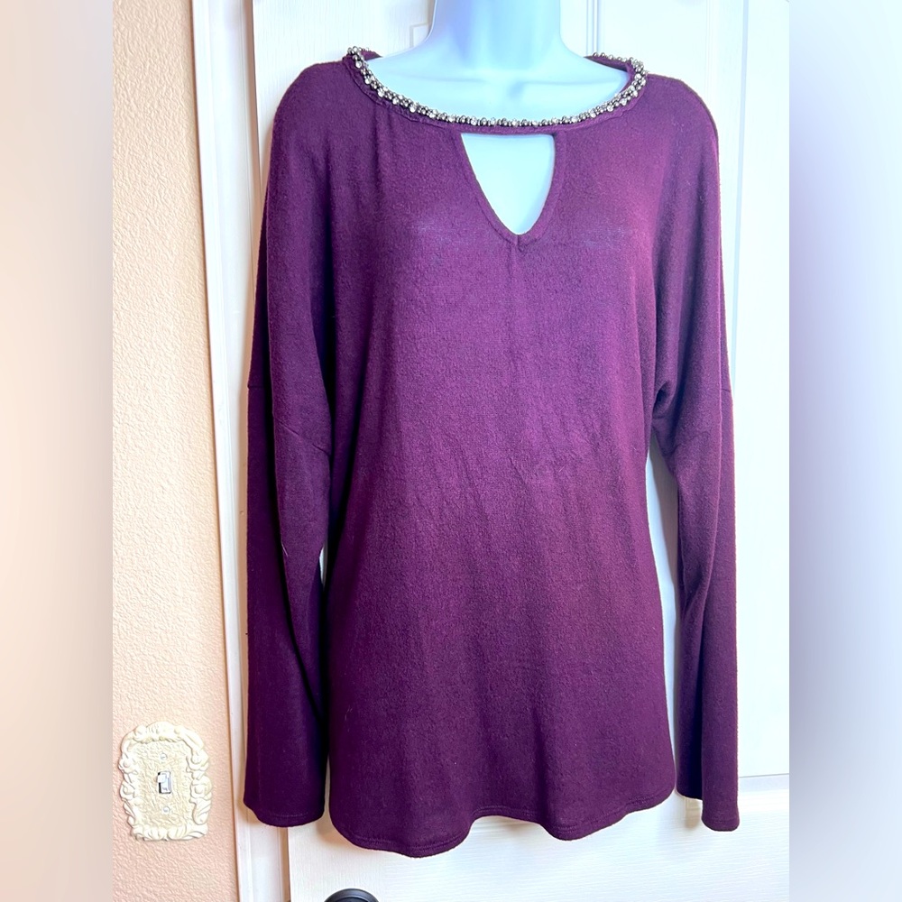 JENNIFER LOPEZ JEWEL NECK SWEATER